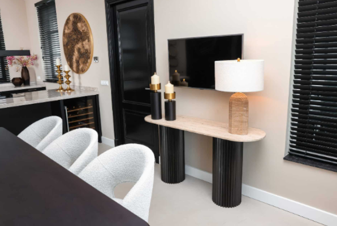 Richmond Interiors Hampton Range Logo